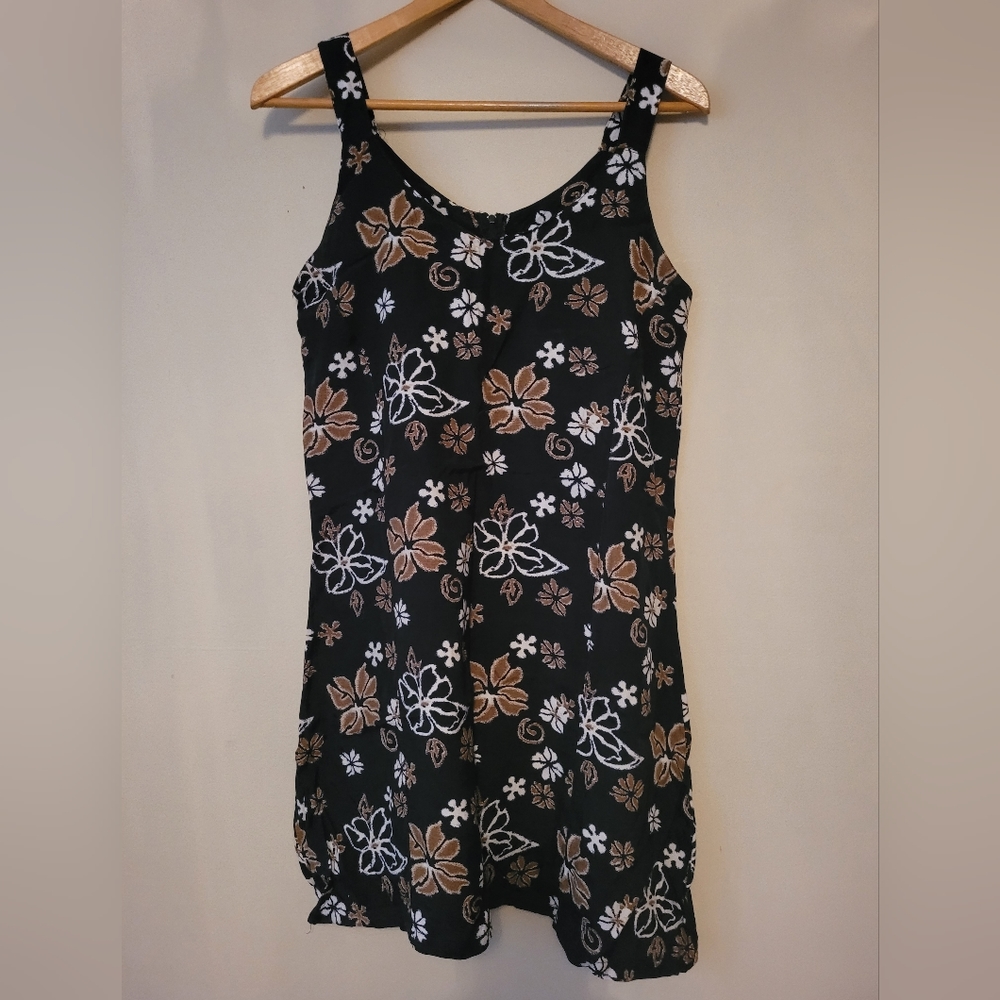 Identic womans dress. Size medium.